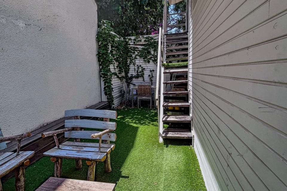 Patio, Day, Garden, Balcony/Terrace, Garden view
