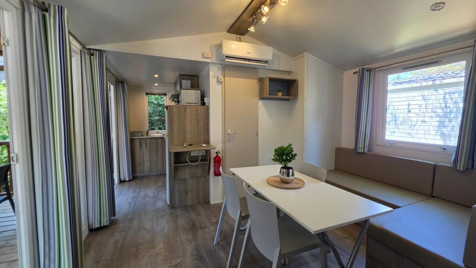 TV and multimedia, Kitchen or kitchenette, Living room, Seating area, Dining area, pet friendly, air conditioner