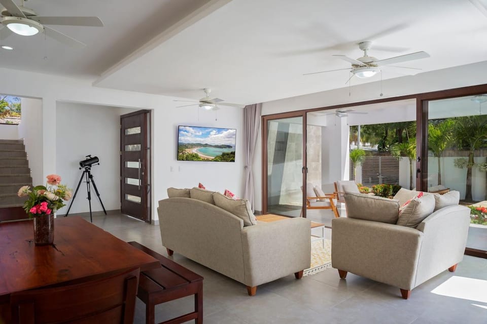 Communal lounge/ TV room, TV and multimedia, Living room, Seating area, Evening entertainment