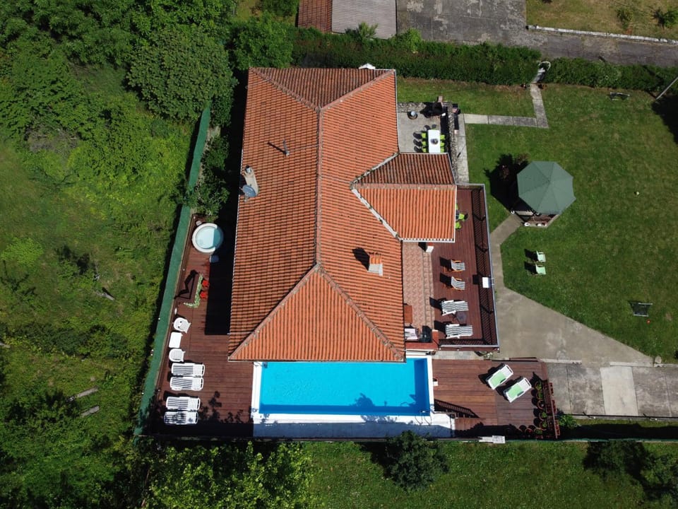Property building, Day, Bird's eye view, Pool view, Swimming pool