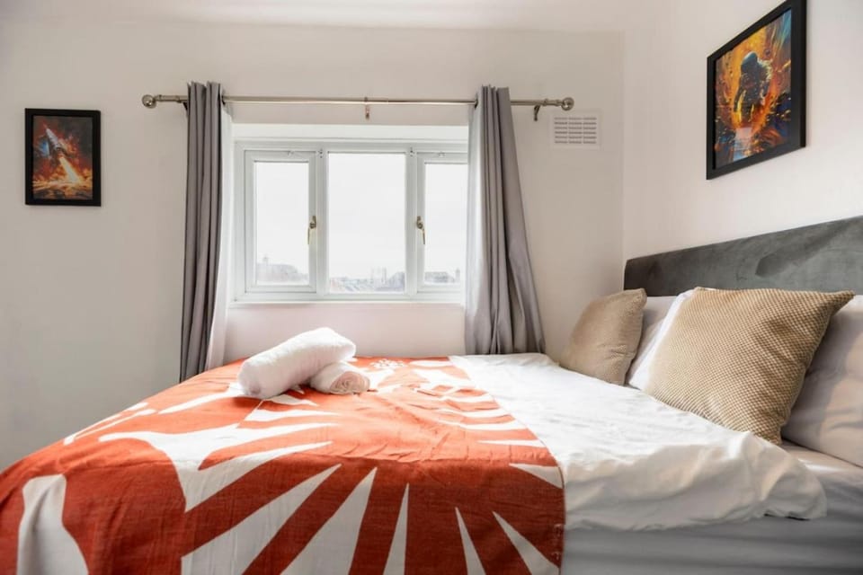4 BR House, Free Parking, WIFI, Netflix House in Stoke-on-Trent