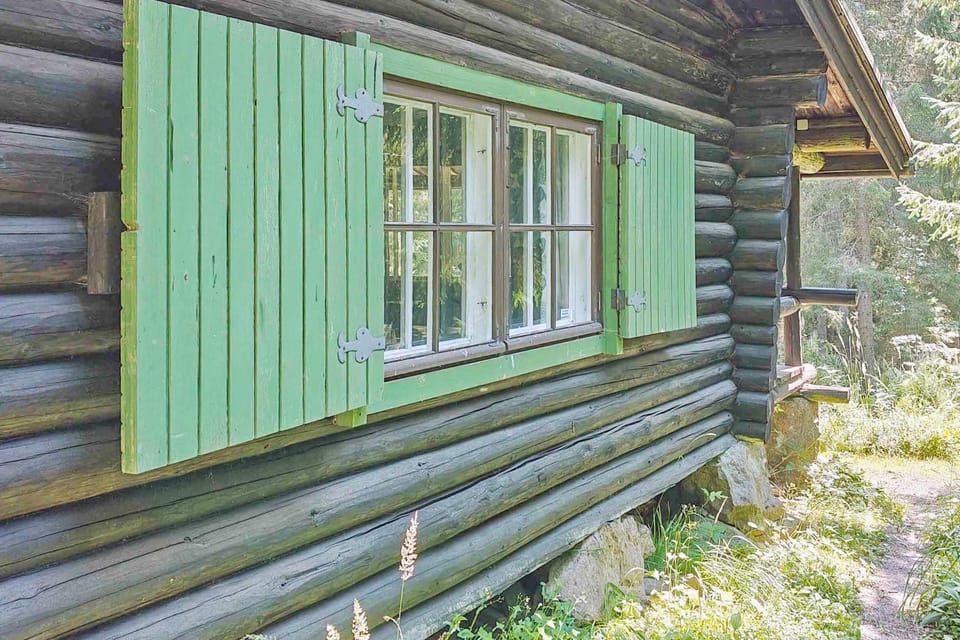 A well-equipped log cabin in Nuuksio National Park Cabin in Uusimaa
