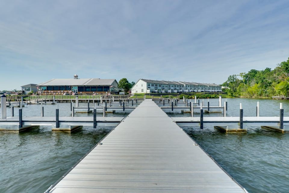 Dock Access! 'Hook & Heron Lakefront Getaway' House in Lake Greenwood