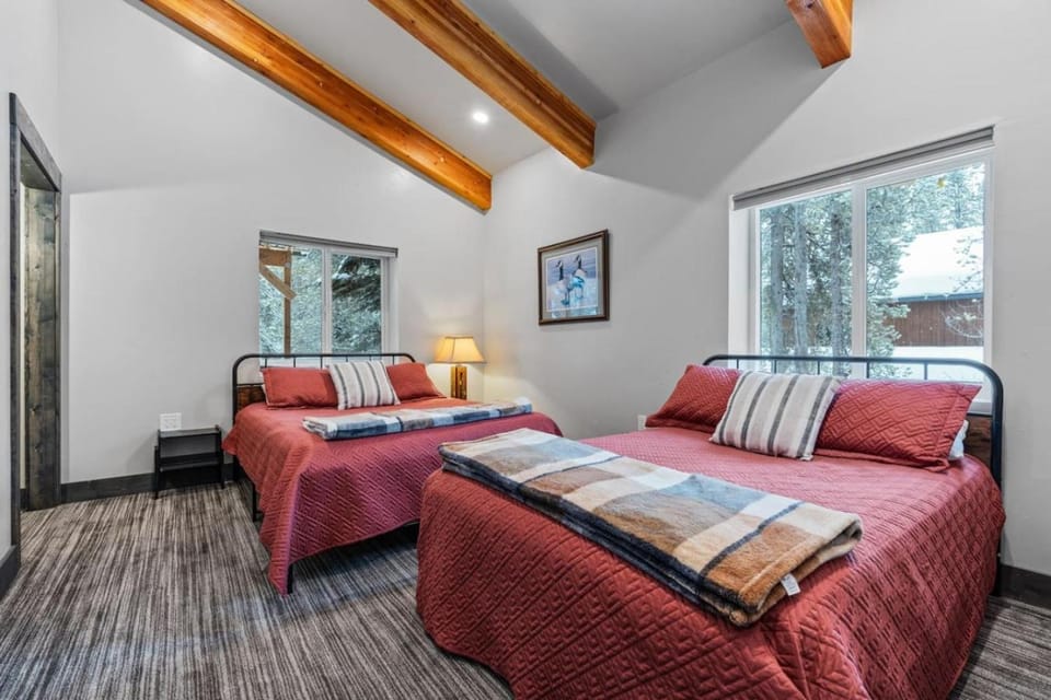 Prism Peaks - Hot Tub, Fire Pit, AC, Yellowstone, ATV, Views House in Island Park