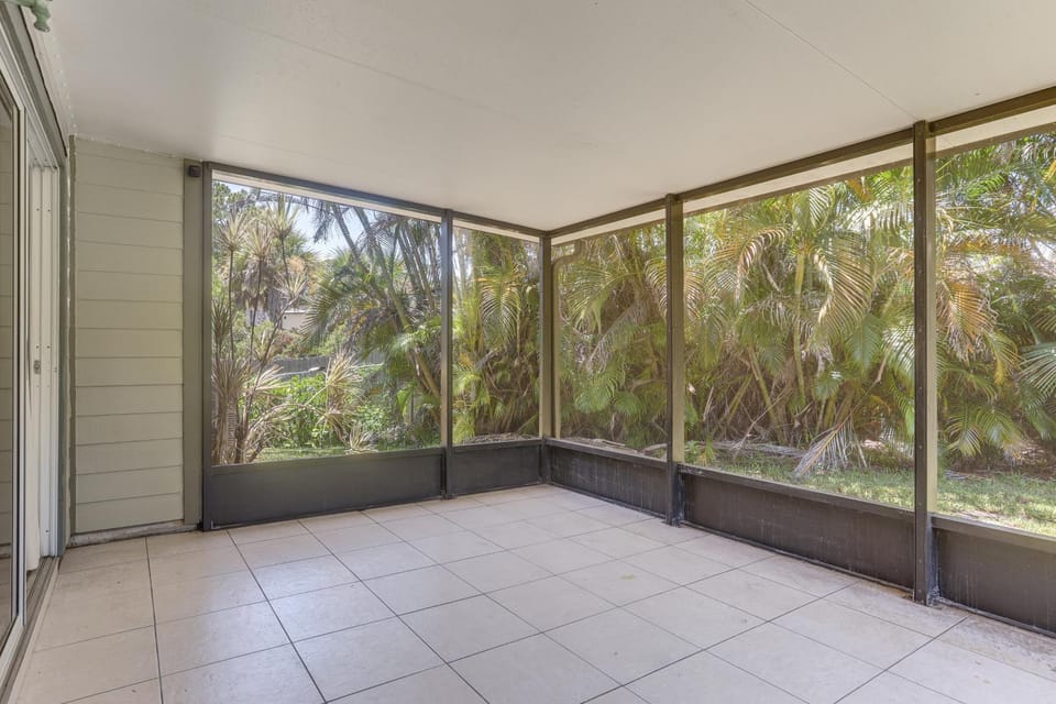 4 Mi to Sea Turtle Beach! Family Retreat w/ Yard House in Jensen Beach