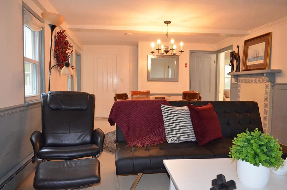 Day, Living room, Seating area, Dining area, furniture