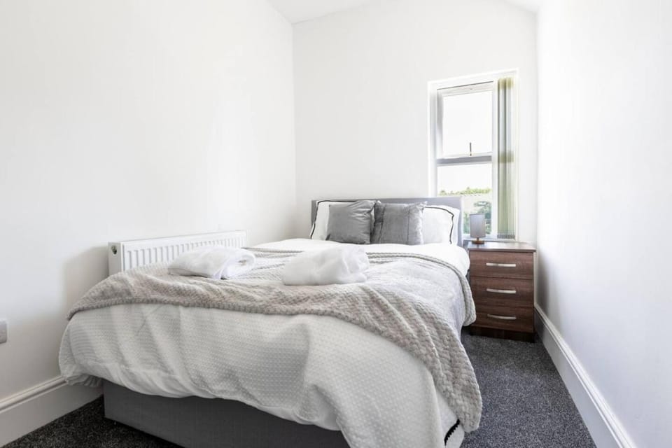 Modern Home in Walsall House in Walsall