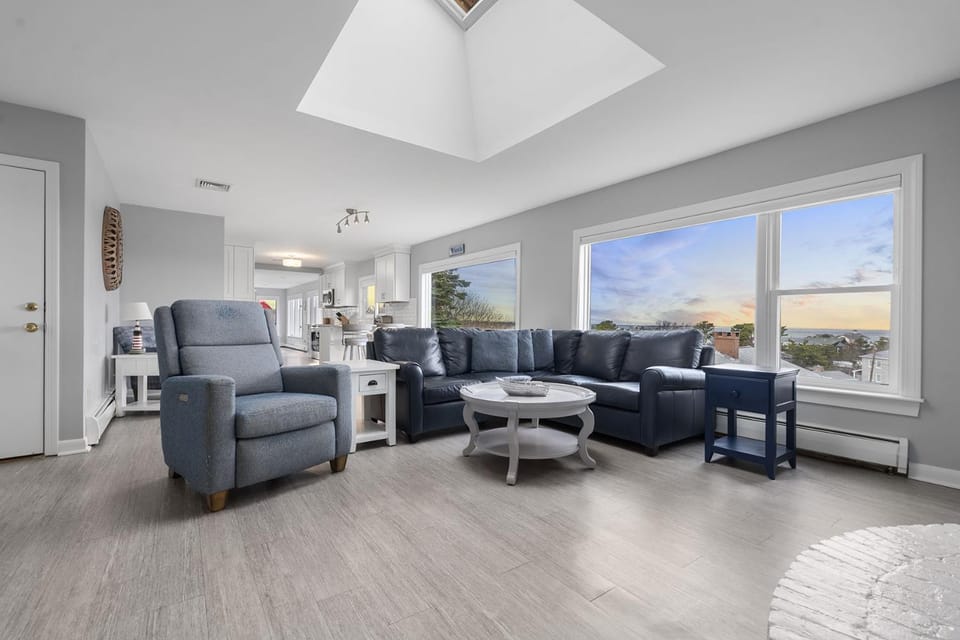 Day, View (from property/room), Living room, Seating area, furniture