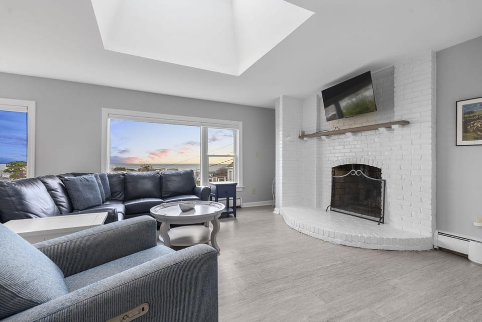 Day, TV and multimedia, View (from property/room), Living room, Seating area, Sunset, fireplace, furniture