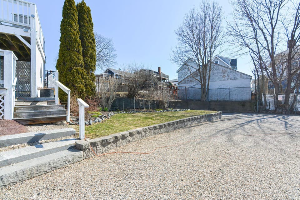 Harbortown Hideaway House in Gloucester