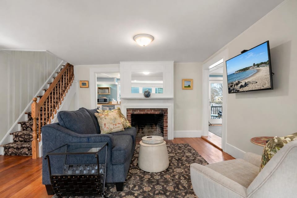 Holbrook House House in Rockport