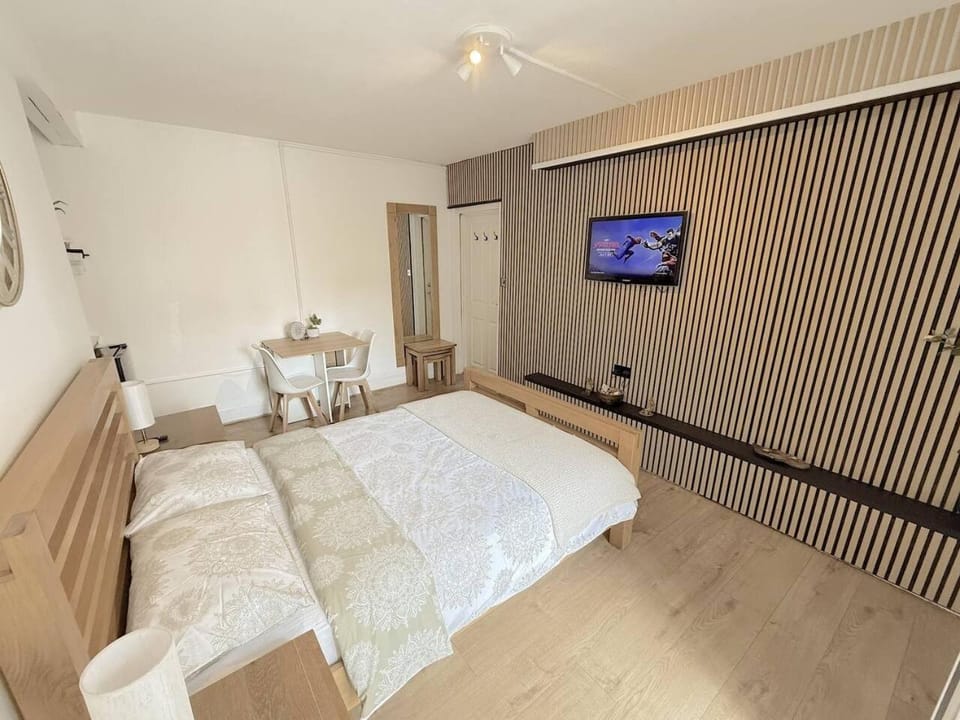 Ground Floor studio flat with free private parking Apartment in Plymouth