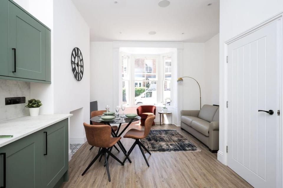 Ouse Flat East Mount by Furnished Accommodation Centre Location to York York Races Apartment in York