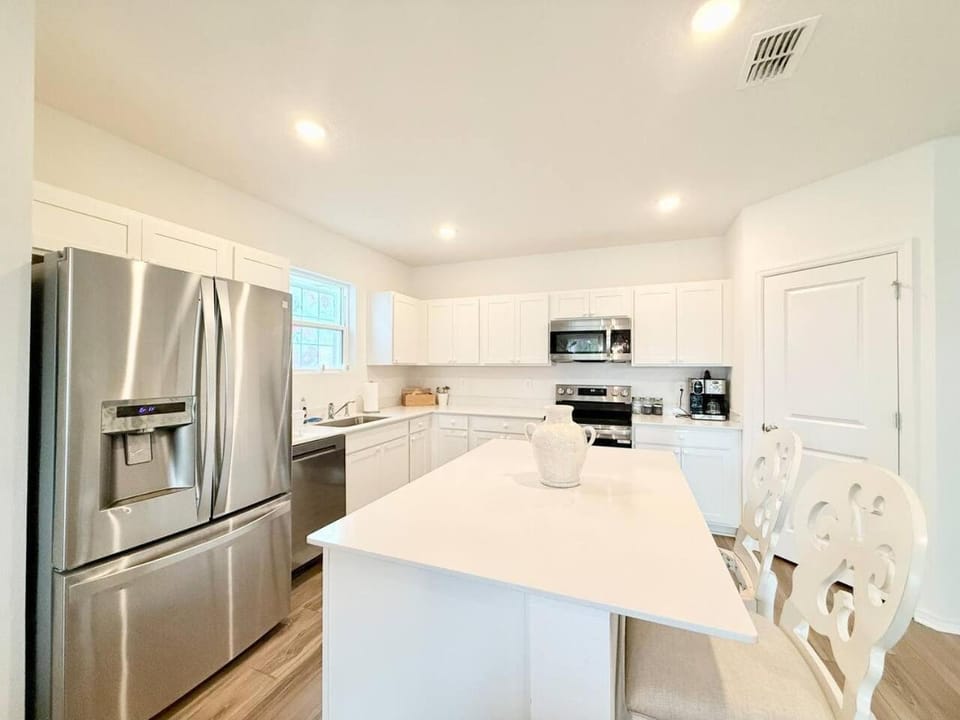 Sleeps 14 10 min to Beach Free Boat Parking onsite House in Sarasota
