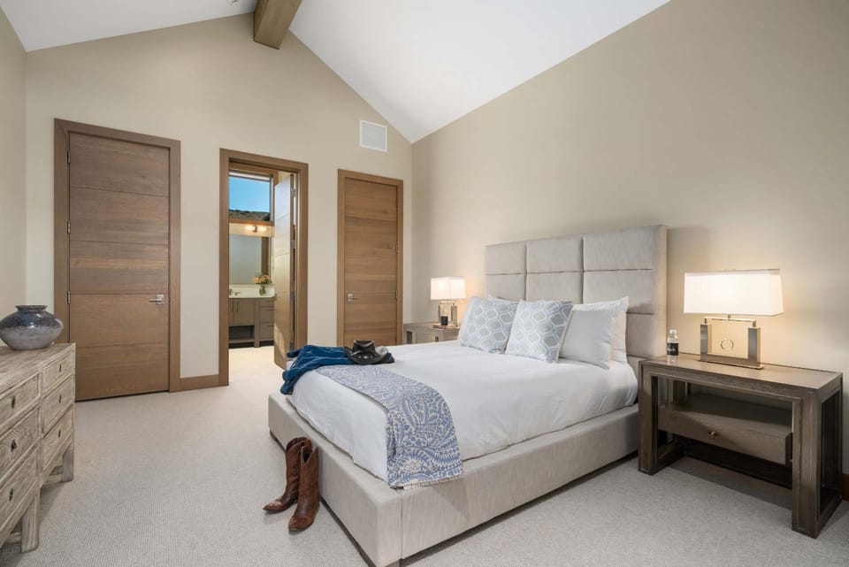 Abode at White Clouds hot tub Sun Valley House in Ketchum