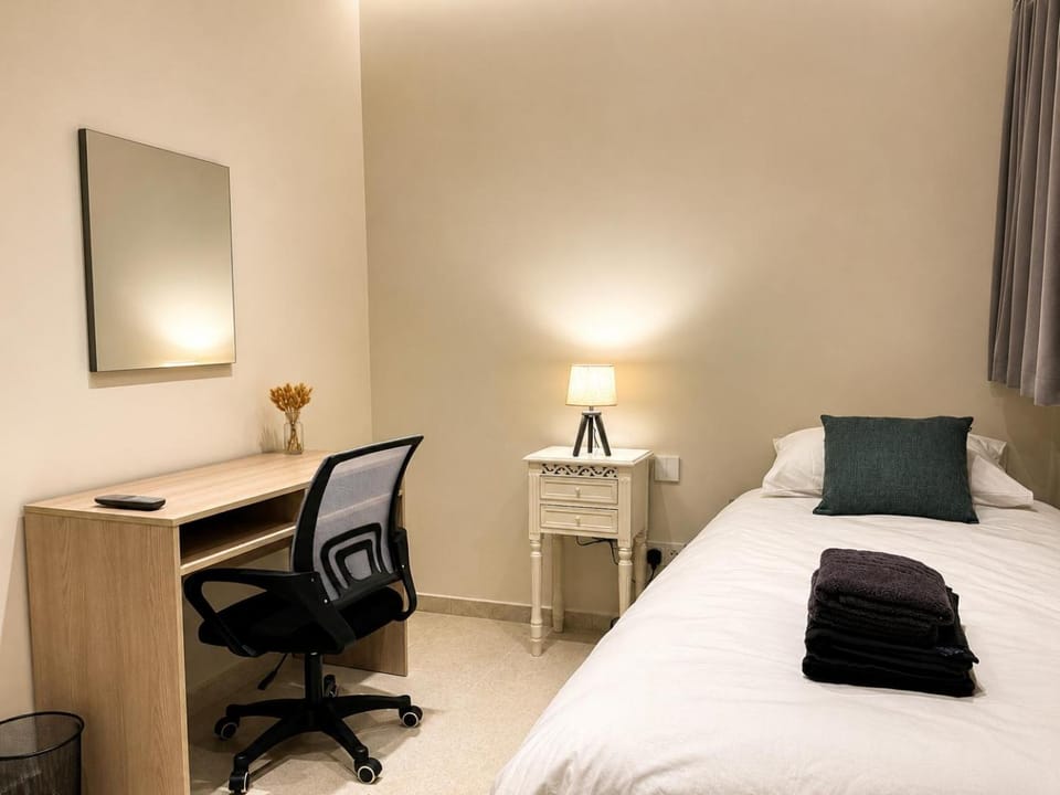Bed, Photo of the whole room, Bedroom