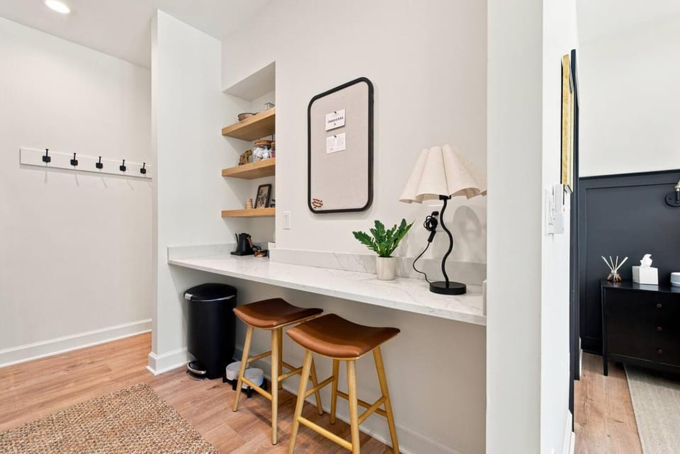 Charming Studio Stay Walk to Dining and UK Apartment in Lexington