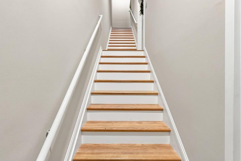 Stylish Chevy Chase Stay Walk to Dining and UK Apartment in Lexington