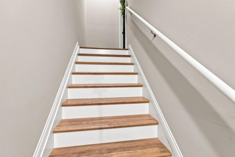 Stylish Chevy Chase Stay Walk to Dining and UK Apartment in Lexington