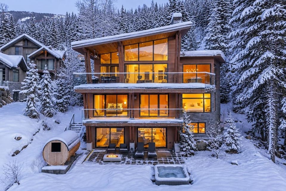 The Mountaintop at Kadenwood - Ski in Ski out House in Whistler