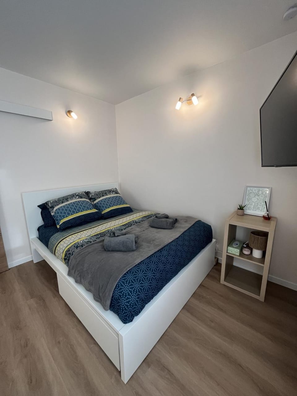 Bed, TV and multimedia