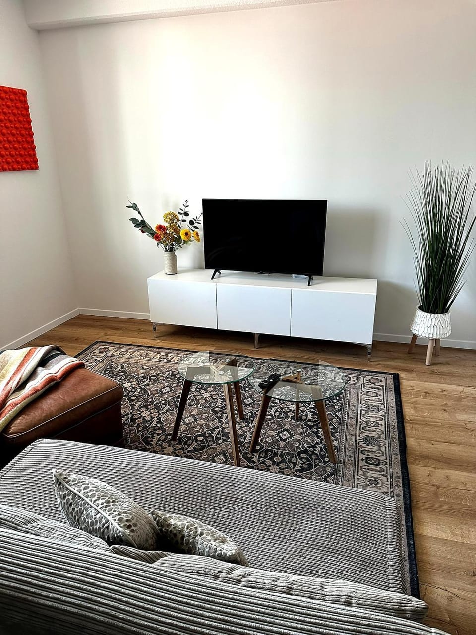 TV and multimedia, Living room, Seating area, Evening entertainment
