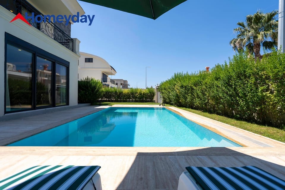 Day, Swimming pool, Swimming pool, sunbed