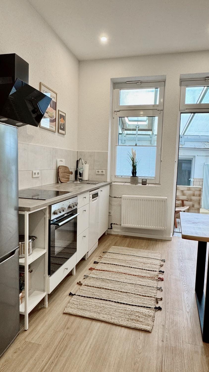 Kitchen or kitchenette, Dining area, dishwasher, oven, pet friendly, stove
