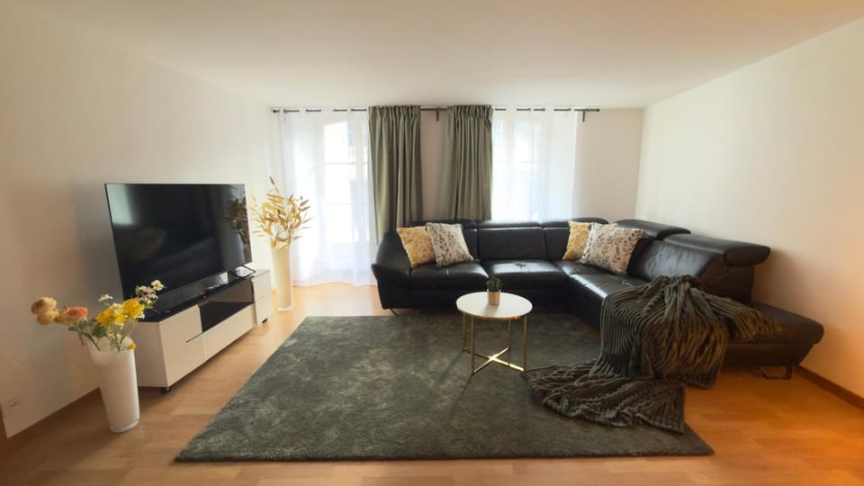 Communal lounge/ TV room, Living room
