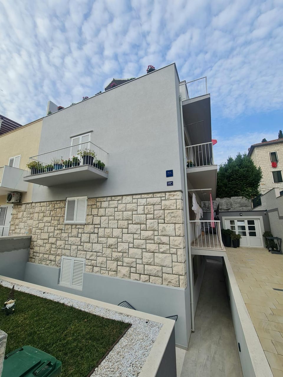 Property building, Facade/entrance