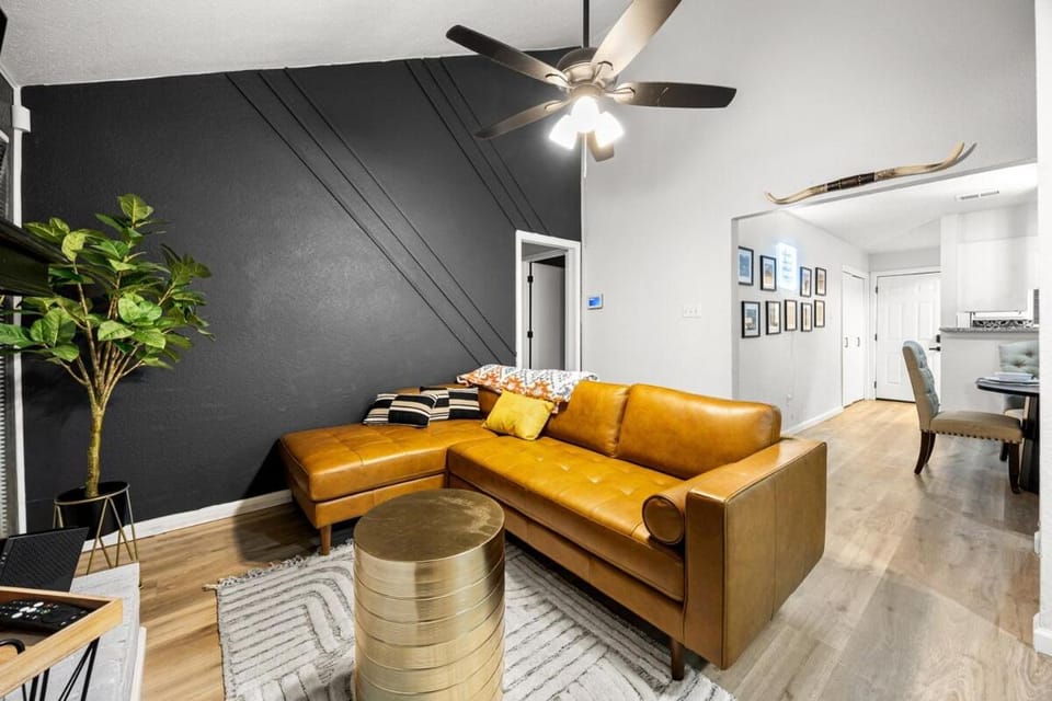 TV and multimedia, Living room, Seating area, fireplace