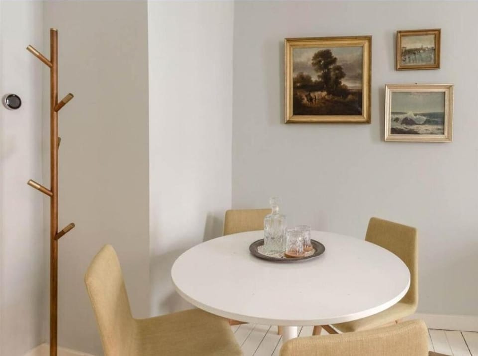 Cosy Grassmarket Hideaway Apartment in Edinburgh