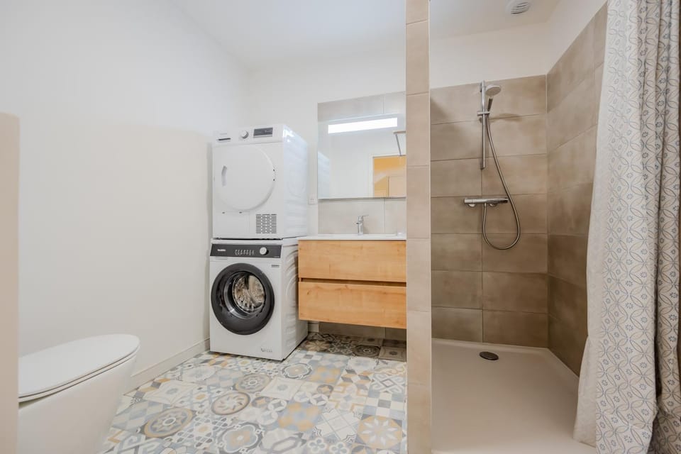 Shower, Bathroom, washing machine, dryer