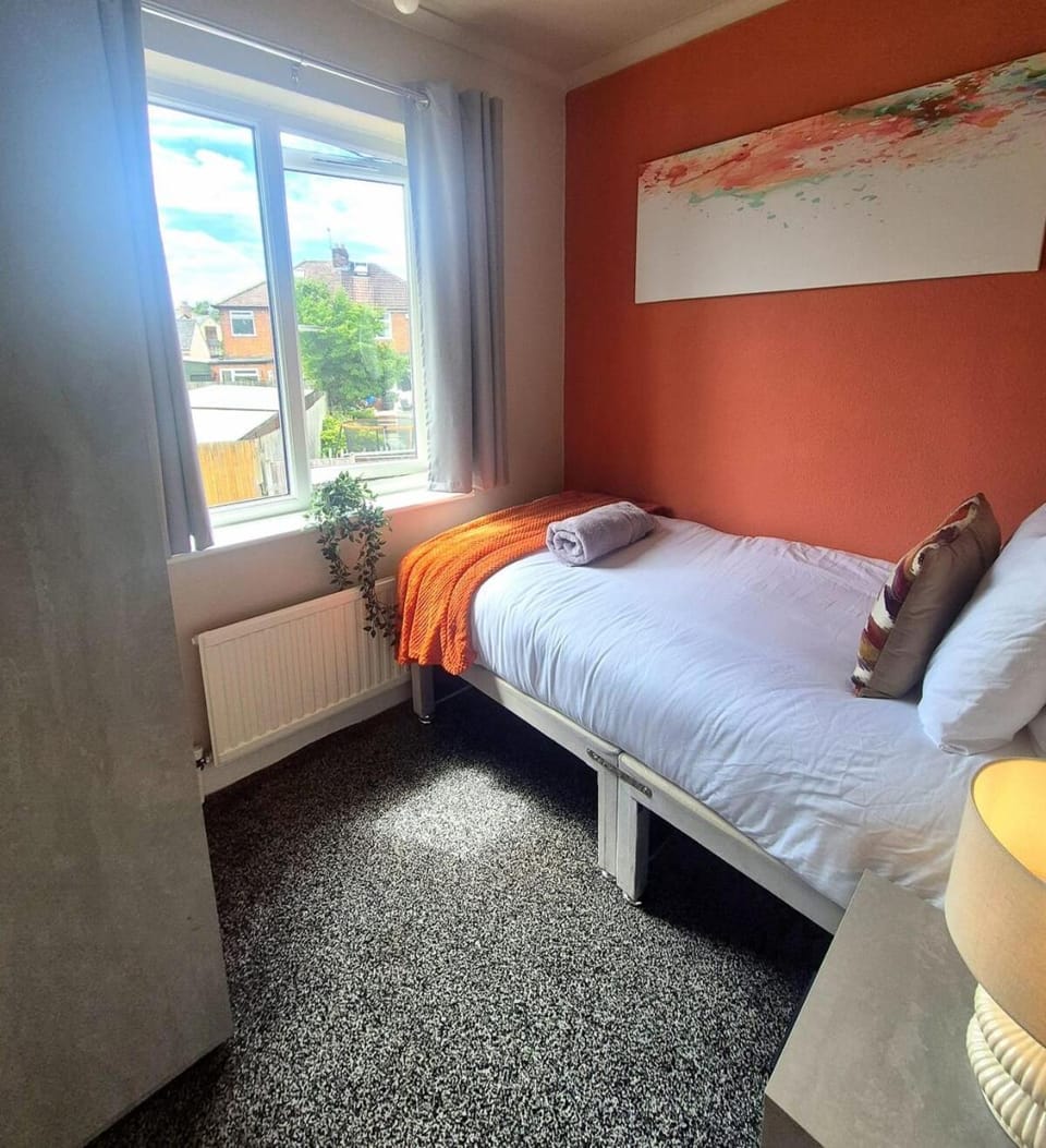 Family 3BR Home - Free Parking - Near City Centre Apartment in Leicester