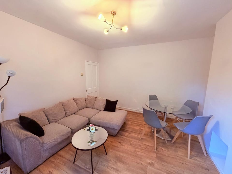TV and multimedia, Living room, Dining area