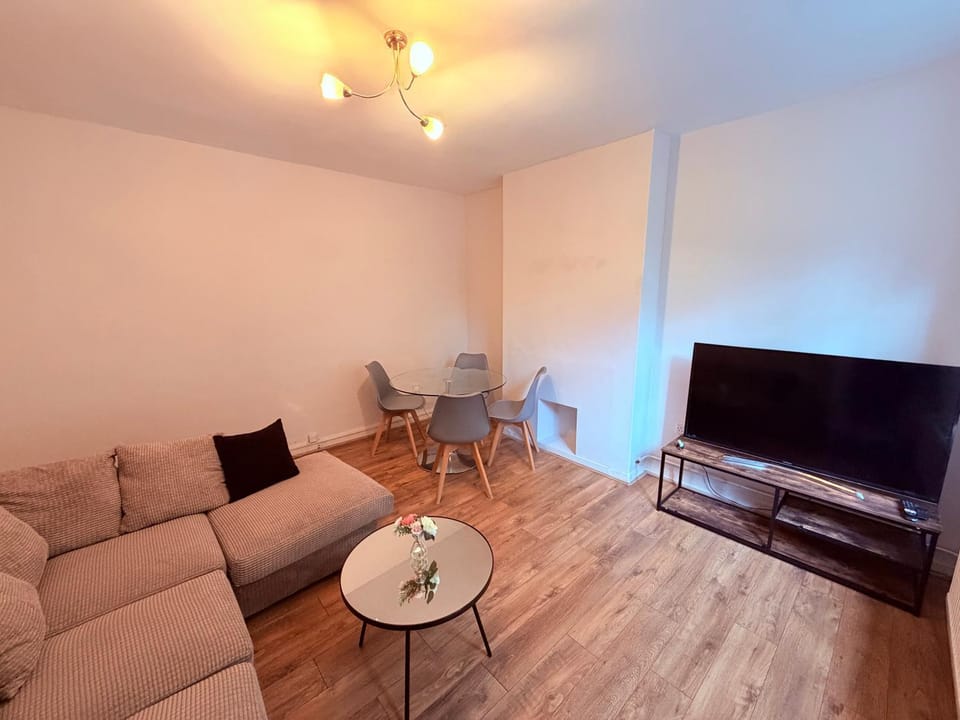 TV and multimedia, Living room, Dining area