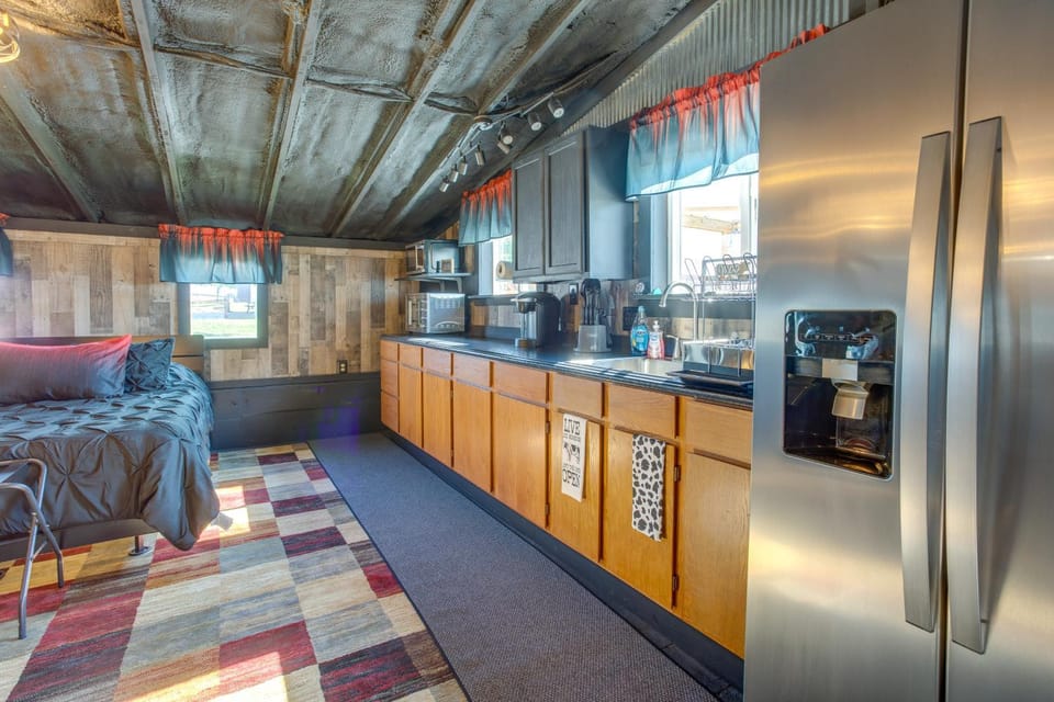 Cast & Relax! Lake-View Fishing Cabin in Monmouth Cabin in Iowa