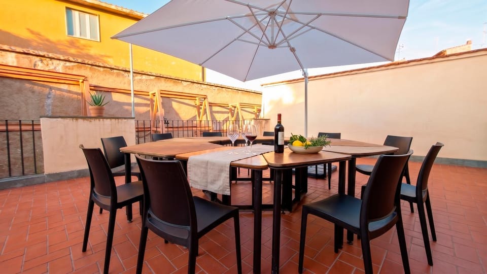 Property building, Patio, Balcony/Terrace