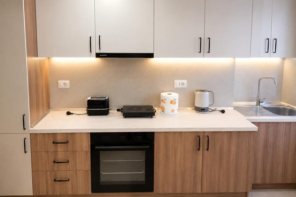 Coffee/tea facilities, Kitchen or kitchenette, stove, toaster