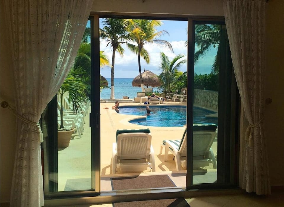 La Tortuga beachfront condo, pool, turtles nest Apartment in State of Quintana Roo