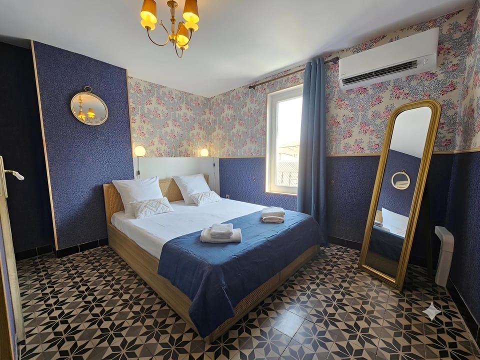 Bed, Photo of the whole room, Bedroom, towels, air conditioner
