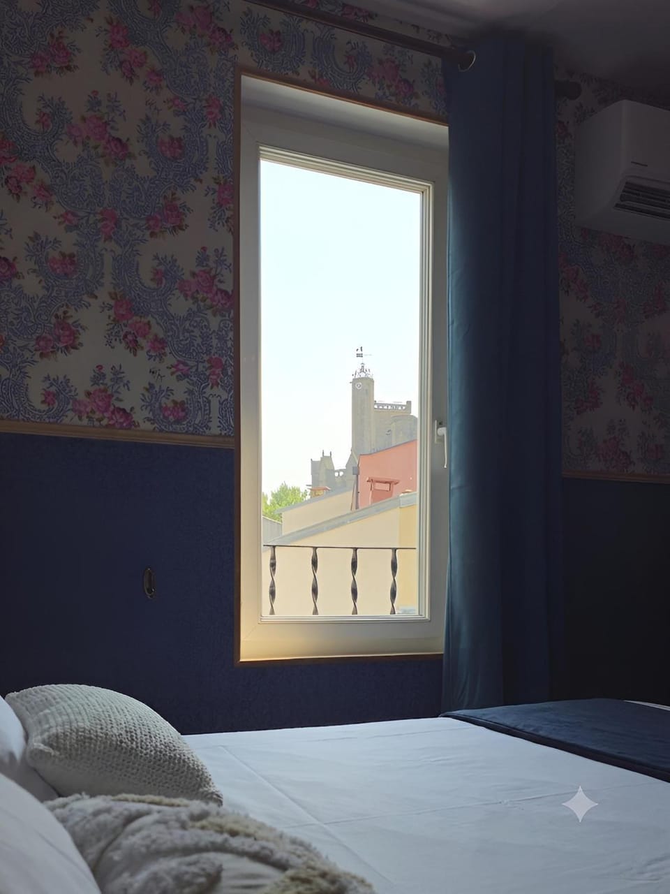 Bed, Bedroom, City view