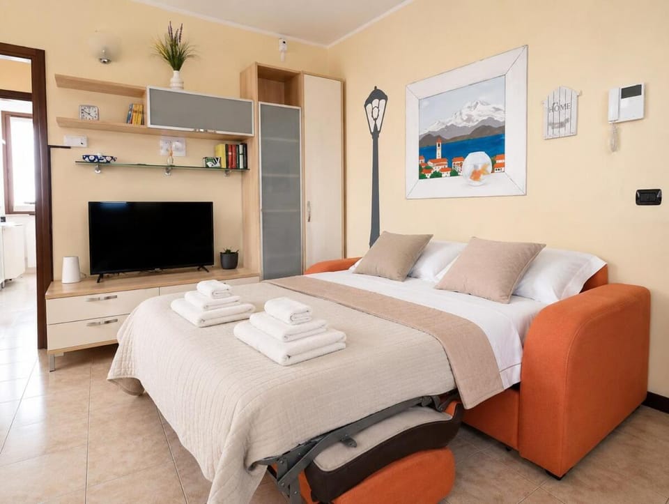 Private Parking & Malpensa in 15min - Salici House Apartment in Lombardy