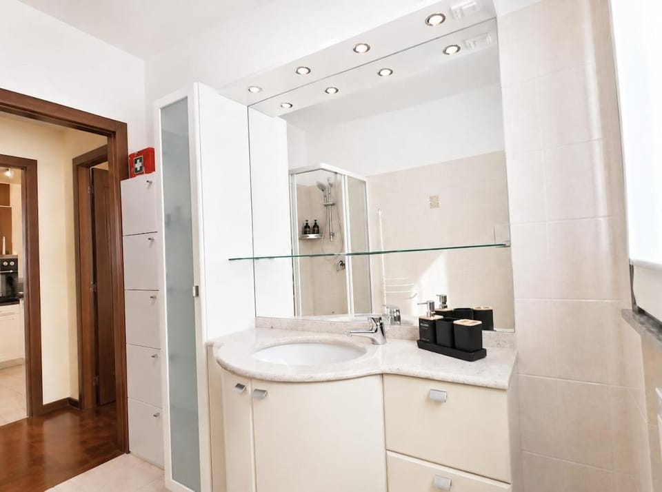 Private Parking & Malpensa in 15min - Salici House Apartment in Lombardy