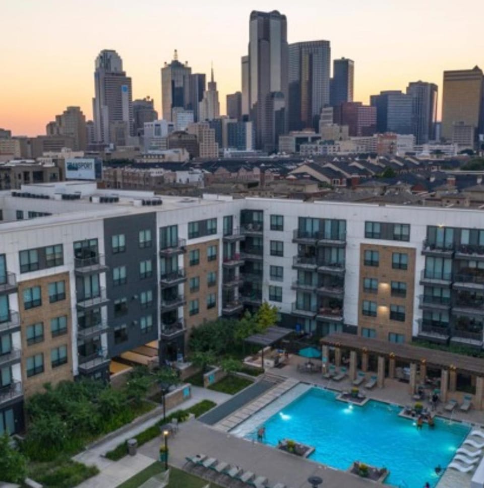 Property building, View (from property/room), City view, City view, Landmark view, Quiet street view
