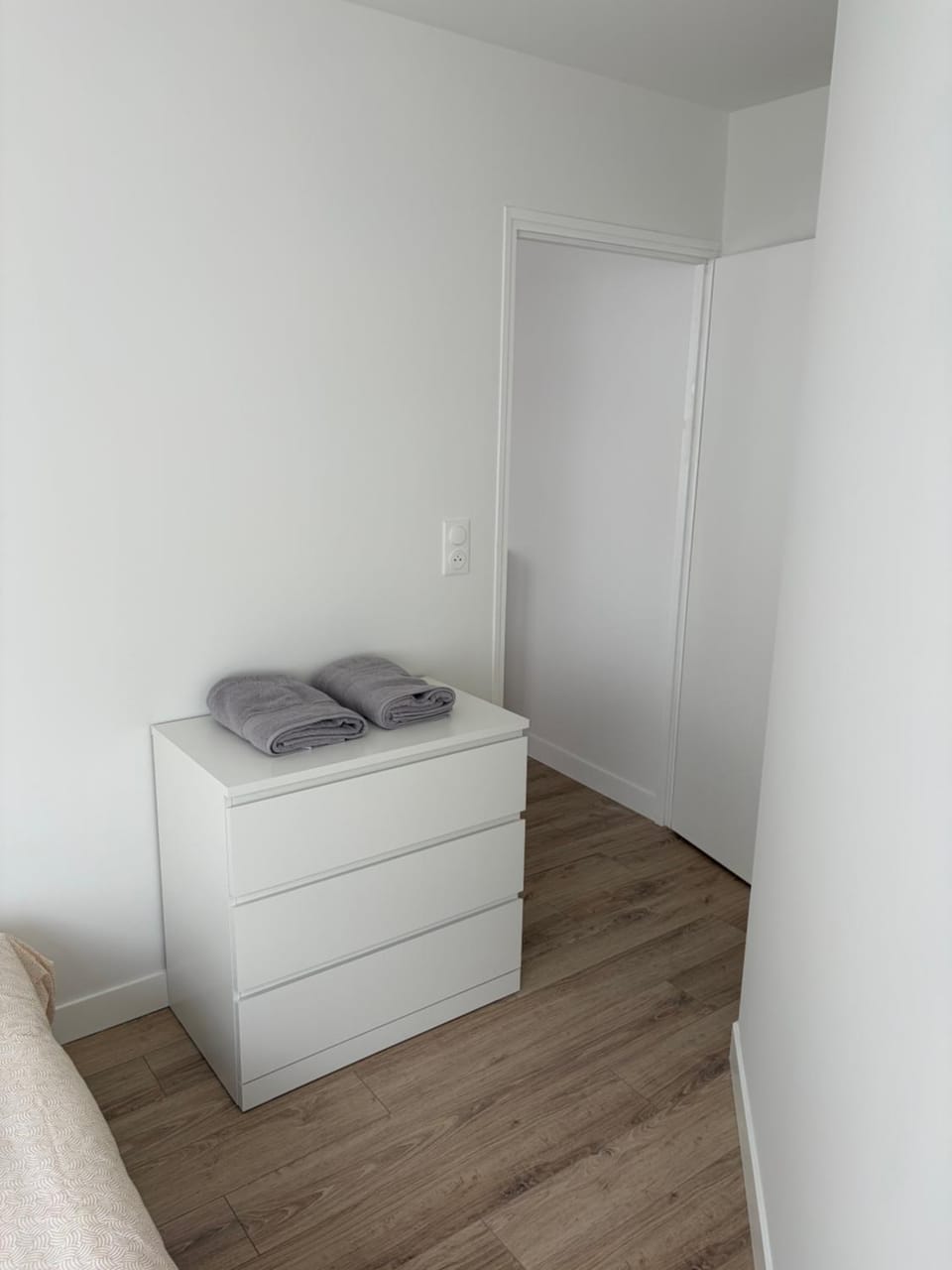 towels, wardrobe
