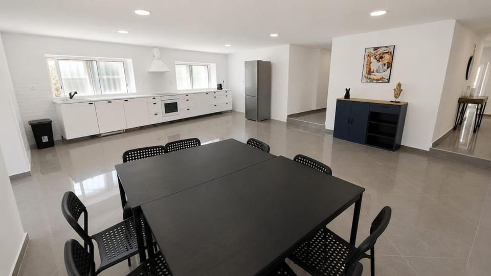 Kitchen or kitchenette, Dining area, stove