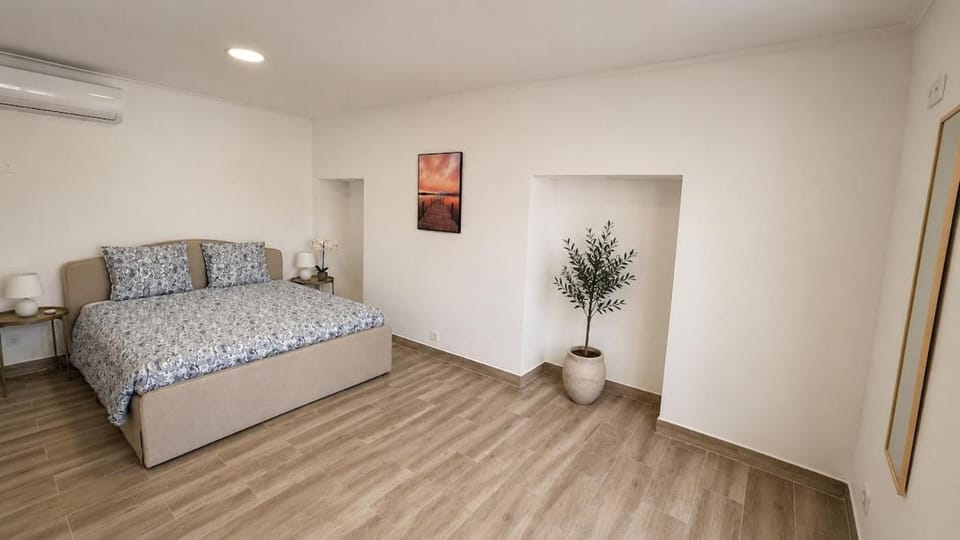 Bed, Photo of the whole room, Bedroom, air conditioner