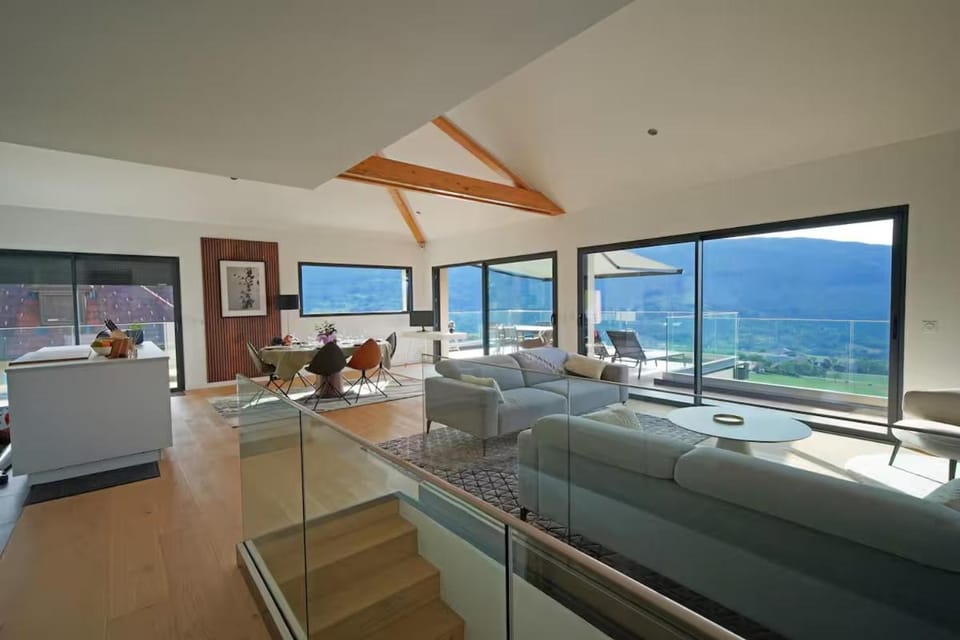 TV and multimedia, Kitchen or kitchenette, Seating area