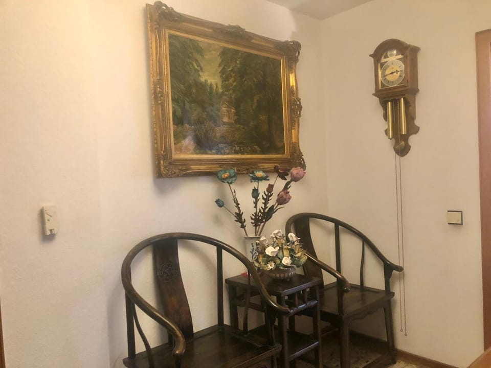 Decorative detail, Seating area